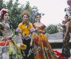 franchigabri's tweet photo. #moda: Napoli indossa Dolce e Gabbana - https://t.co/UVOq3svl4i https://t.co/6JUi6UBkAy
