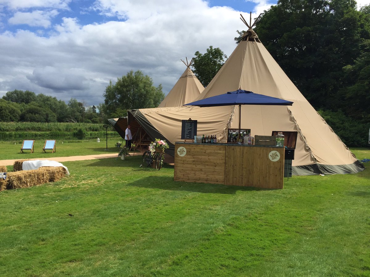 baronabike's tweet photo. #Stockbridge #wedding with #baronabike on another #greatflavouradventure serving a very #thirsty #wedding #party https://t.co/Ho8t2vvynh