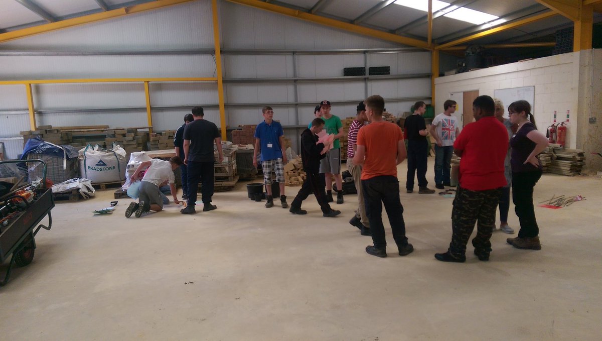 ZephaniahLindo's tweet photo. Looking forward to day 2 of #summerschoool @capelmanor . Next generation of gardeners and landscapers. https://t.co/rMJzrGnW77