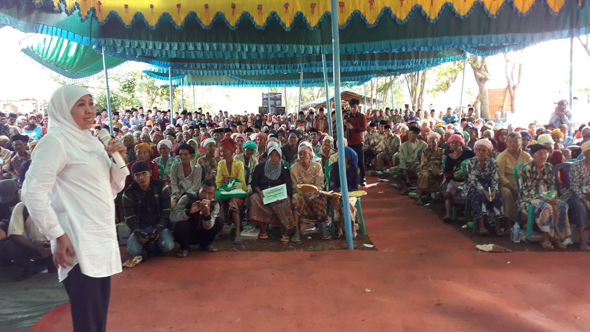 KhofifahIP's tweet photo. Berbagi kbahagiaan dlm semarak bersama lanjut usia di P.Gili Iyang, Pulau dgn kandungan oksigen trbaik ke-2 di dunia https://t.co/zN7jY4i6ei