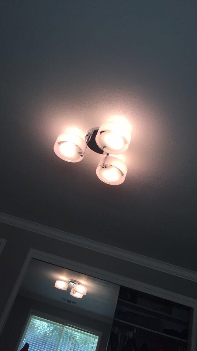 Jessicabrykov's tweet photo. sometimes my phone takes pics by itself and they happen to be my favorite. https://t.co/VQ7KfruJer