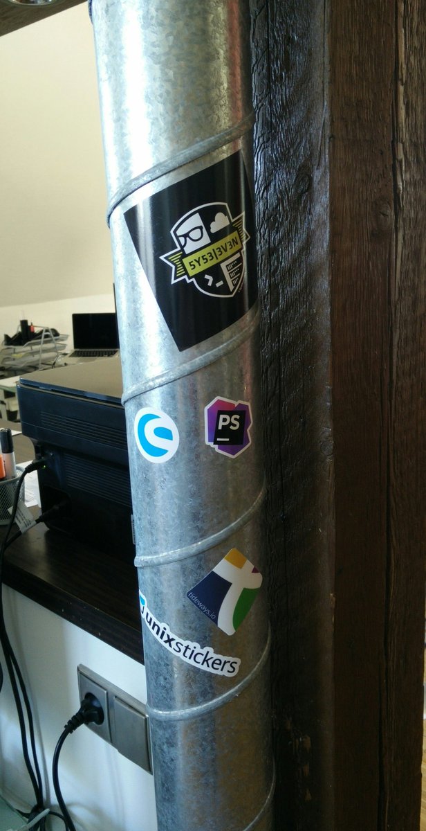 CodeMacher's tweet photo. Unsere Entwickler helfen bei der aktiven Gestaltung der Büros #Stickerpipe [PB] https://t.co/oINpOTmtDG