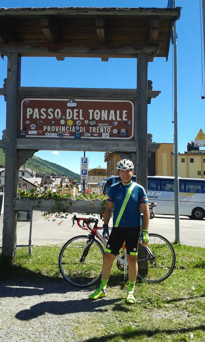 StefanoLagna's tweet photo. se sono diventato un dipendente da #GrandiSalite e solo colpa di @BikeChannelSky #Boglia #Savoldelli @davidecassani https://t.co/xQHgfyeusz