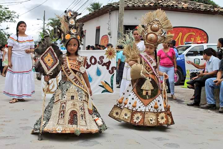 Uživatel Secretaría de Educación de Honduras na Twitteru: „Centros  Educativos realizan la Elección de la niña India Bonita en conmemoración  del Día del Indio Lempira. https://t.co/5mBoMrzJiE“ / Twitter