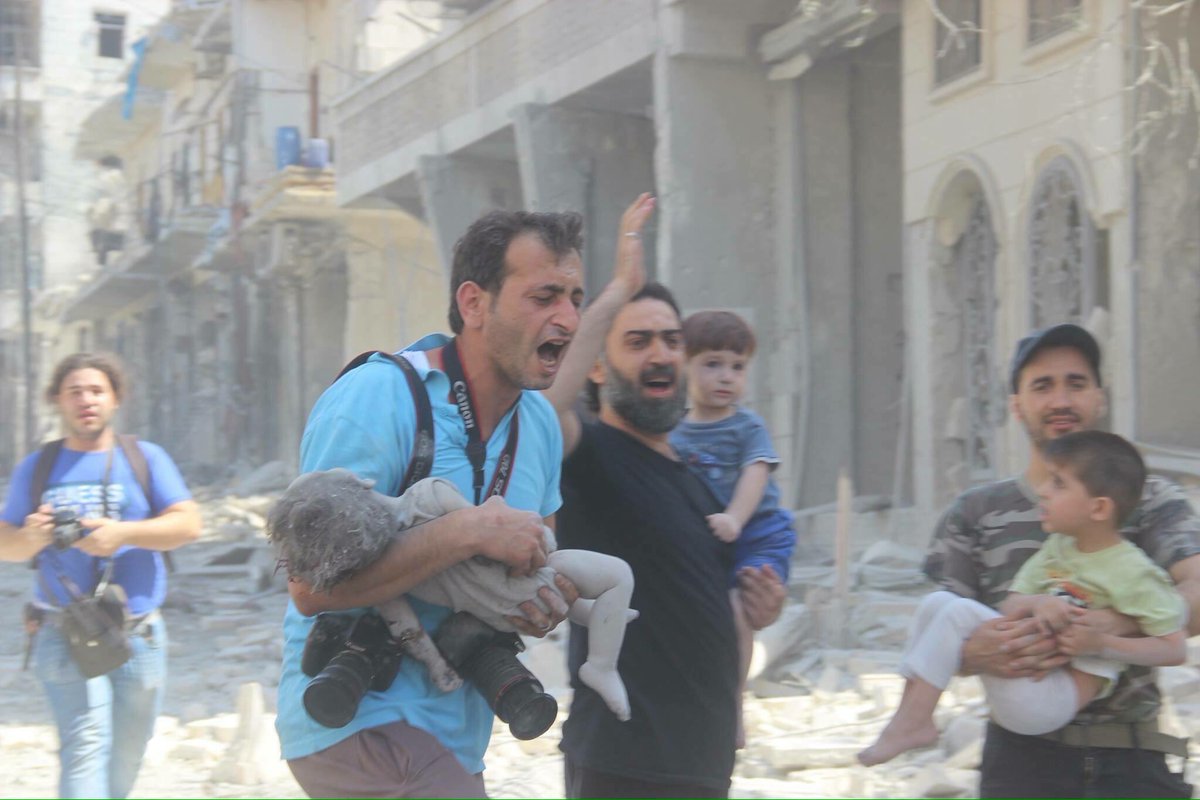 INDONESIAinLOVE's tweet photo. Mengira Pejuang ISIS, tadi Angkatan Udara Amerika membom menewaskan 85 warga suriah #PrayForSyria https://t.co/OQrhwguUlu