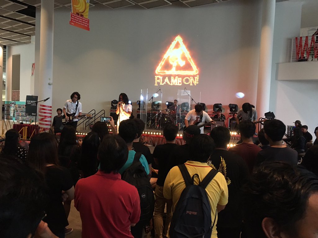 RpReplug's tweet photo. #FLAMEONBYJA HAPPENING RIGHT NOW, & U DONT WANNA MISS IT π₯π― WOOOO come on down to south agora now!!#IGNITEMUSICFEST https://t.co/9aCrGtxrJE