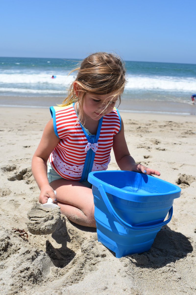 KonfidenceUK's tweet image. Another brilliant photo of Mia enjoying #beachlife @IanZiering @ErinZiering #Zieringgirls @PackablePails :o)