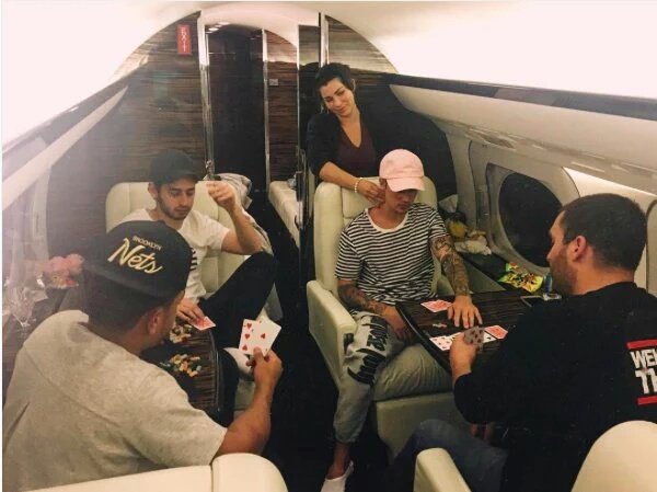 GosiaaToJa's tweet photo. ๐ฃ๐ฃ๐ฃ๐ฃโโ๐ฃ๐ฃ๐ฃ๐ฃ
Who won? ๐๐
@AlfredoFlores @john @justinbieber
#askfredo https://t.co/V9CMGTVglT