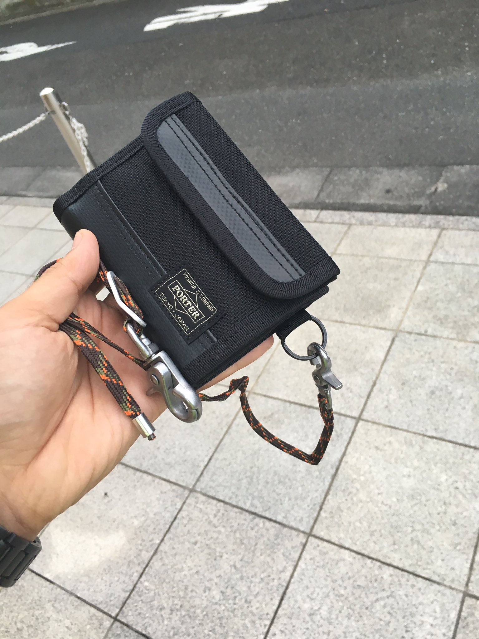 ヨッピー 二度と財布を落とさないように今度はヒモも一緒に買った T Co Vknxao6zfd Twitter