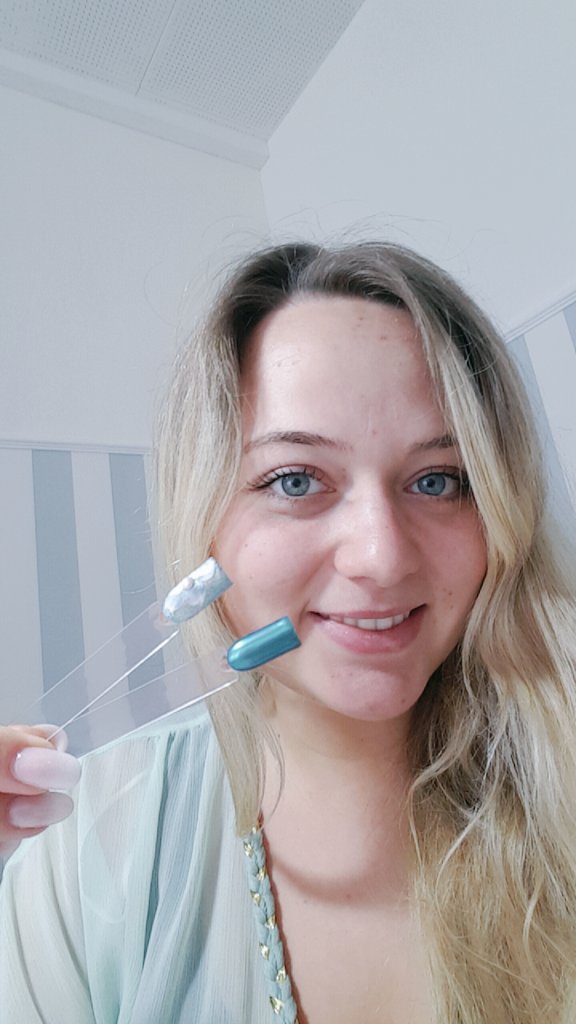 lyninails's tweet photo. Gleich drehe ich das erste refill in Echtzeit für euch 😊 mit viel türkis und natürlich Chromeffekt https://t.co/htvEB9Xp8p