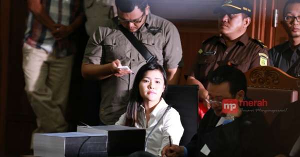 Nannika_Costha's tweet photo. Fakta Baru Kejanggalan Sidang Kasus Pembunuhan Mirna https://t.co/v6dsitI1Go https://t.co/0tu8MUiACC