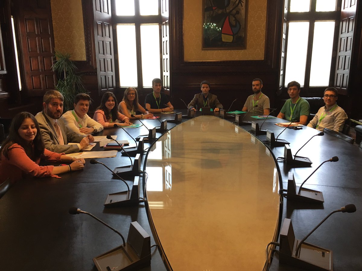 spuni2023's tweet photo. Reunions de Mesa i de Junta de Portaveus amb el lletrat Ferran Domínguez #spuni2016 https://t.co/N63wJhlWkL