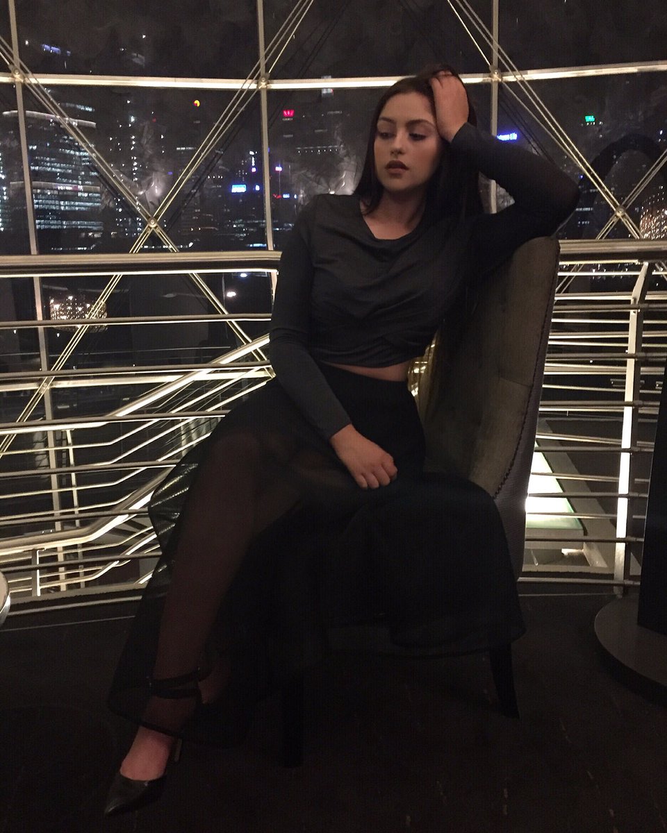 EMILIA VICTORIA tweet media