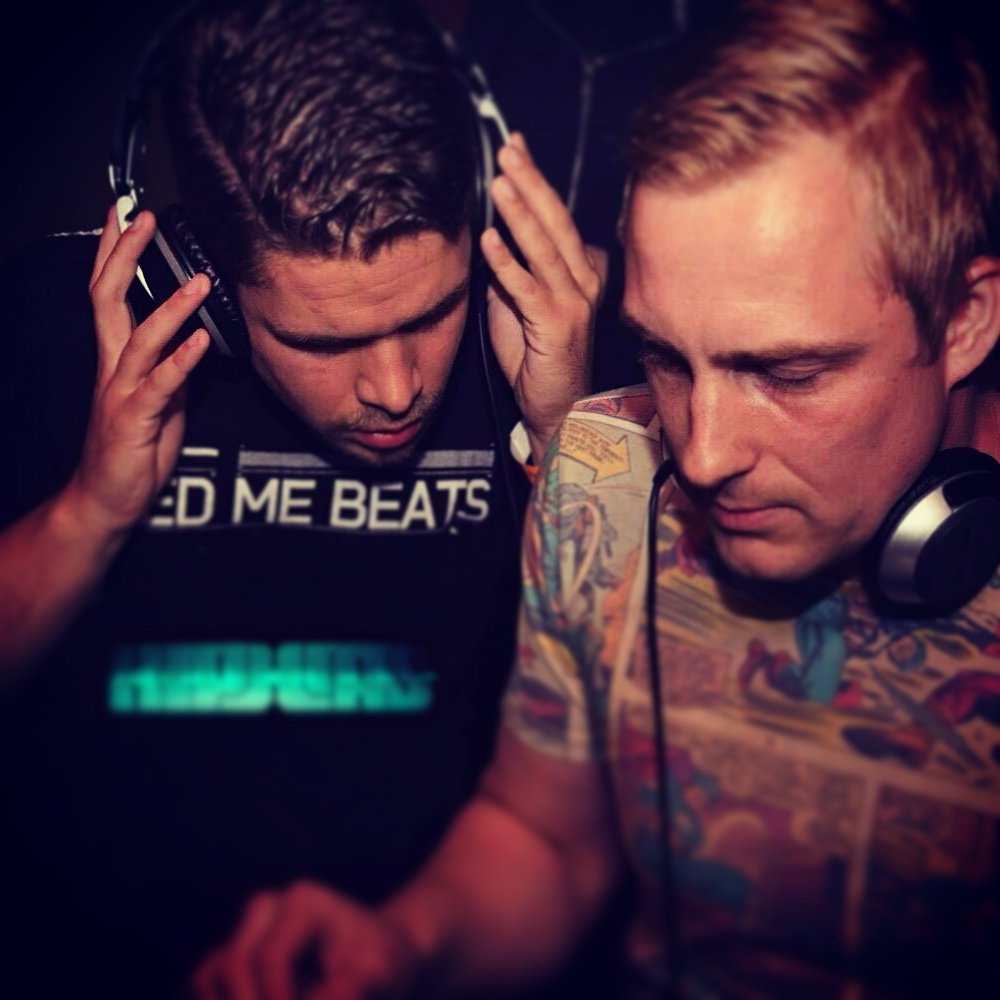 XiphiasNL's tweet photo. Small but cozy DJ-booth... Bro, listen to this! 
Together w/ B.A.S.H. 

#dj #music #b2b #Hardstyle #nightshift https://t.co/Tr0cAZTv79