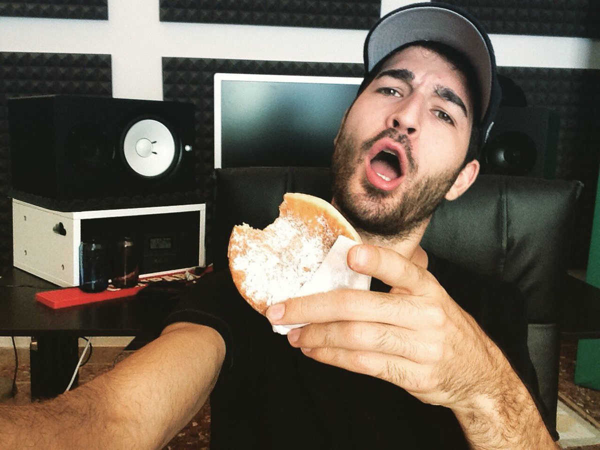 FrankPoleMusic's tweet image. No matter what time is it, it's always time for a #bombolone 🎉