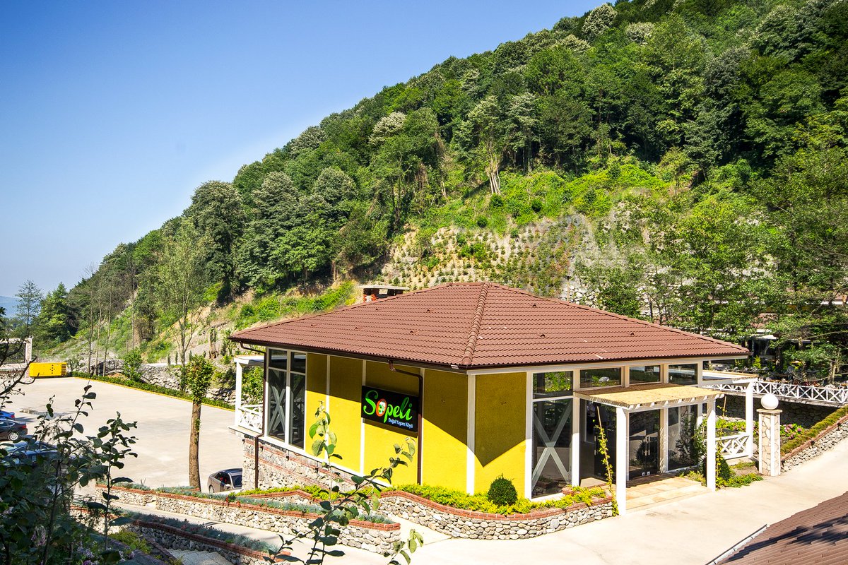 <a href="/SopeliDyk/">Sopeli DYK</a> 
Gölçiçeği Cafemizin
Vadi, göl, şelale manzaralı  terasında çayınızı yudumlamak istemez misiniz.