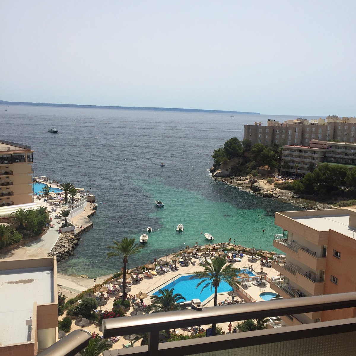 robmoulty's tweet photo. view from our apartment 😀👌 #calavinas https://t.co/T0bItQ1flw