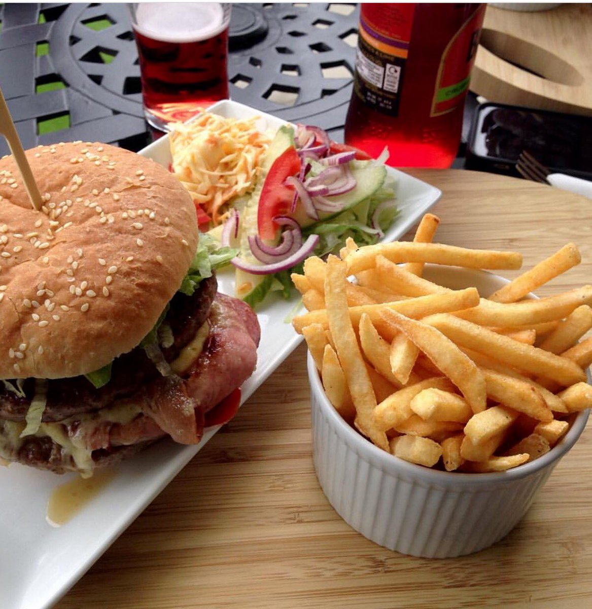 pierroskitchen's tweet photo. Why not come and enjoy a spot of lunch in the sun @pierroskitchen @RadlettParkGolf https://t.co/9WYLbjtcN6