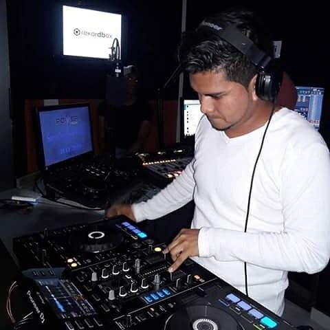 DjMalepty's tweet photo. MAÑANA EN #ViciousBeats por @Studiosounds @DavidHousenDJ #TuneIn https://t.co/pX98sWOlym 19:00 CET o 12:00 #Panama https://t.co/bKMnkXp8gr