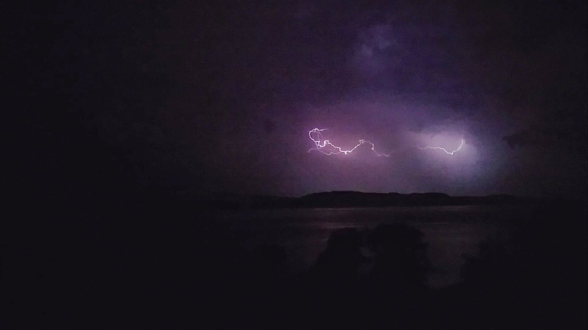 al_stephen2's tweet photo. Last night's lightening in #Argyll https://t.co/45epOArVPQ