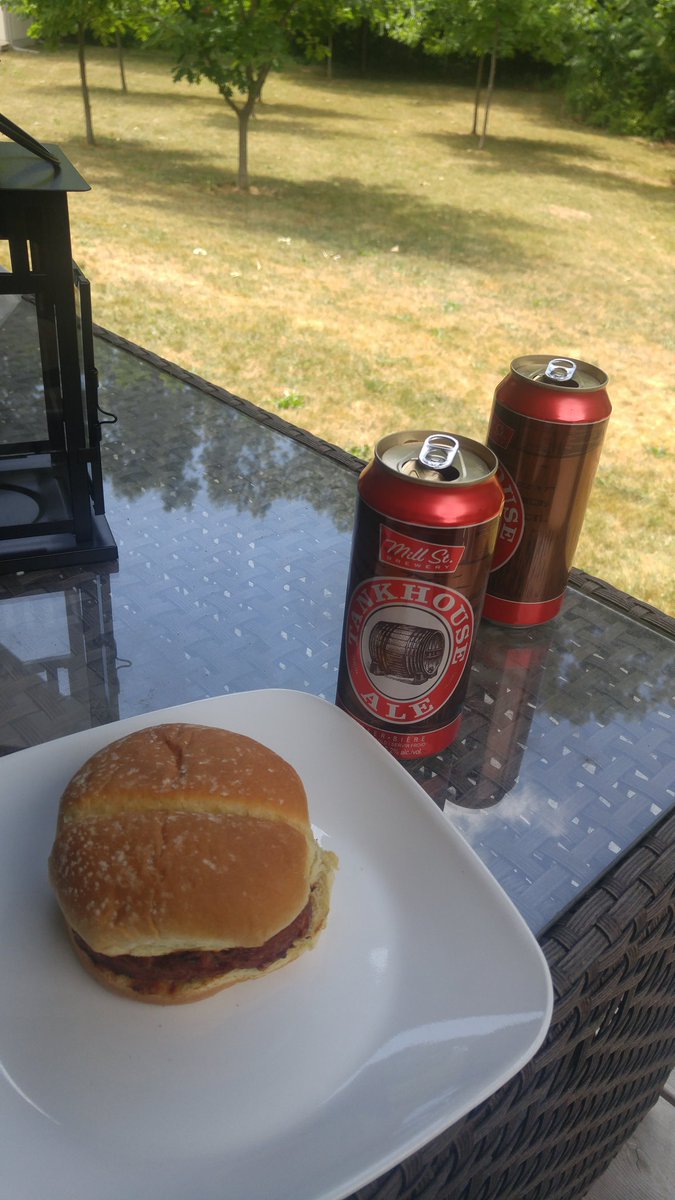 Superfly_29's tweet photo. Post ride Smoked burger and some #tankhouseale https://t.co/afUJSpp58l