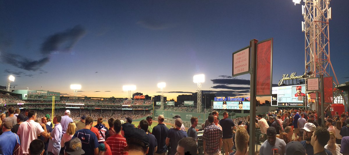 Beautiful sunset sky last night over Fenway at the <a href="/RedSox/">Red Sox</a> game⚾️ #Boston #redsox