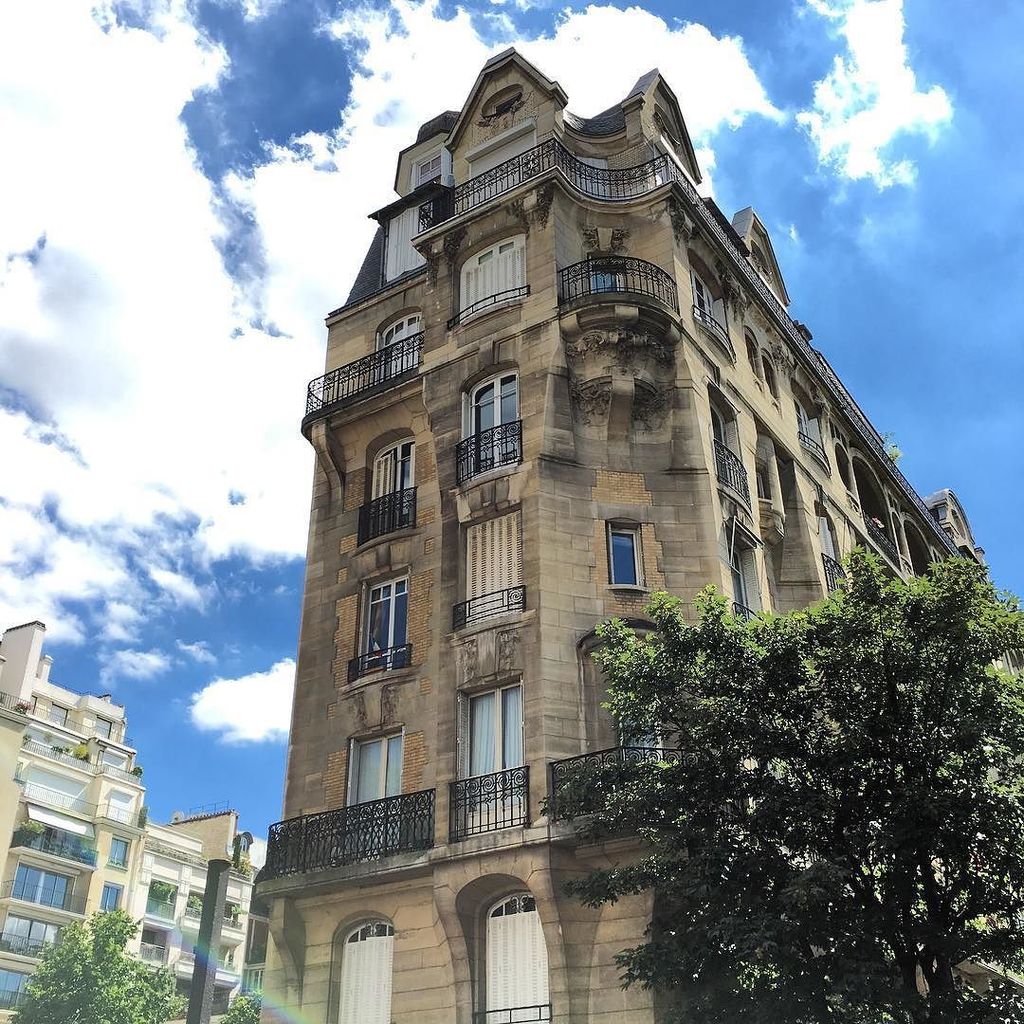 MONDIMOfr's tweet photo. Each Residential building in Paris is like the work of art. Would you want to enjoy living in it? #residentialreal… https://t.co/6K88qSjG0s
