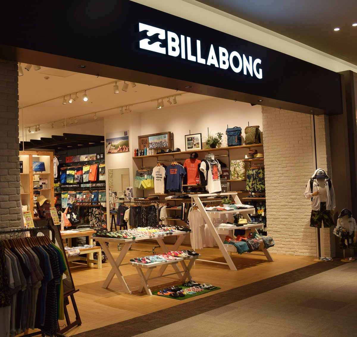 セブンパーク アリオ柏 本日は3f Billabong をご紹介 今のシーズンは水着 の取り扱いが豊富で 土屋アンナさんとのコラボ水着も販売しています その他にもオシャレで開放的な印象のカジュアルウェア等もありますよ T Co Drmlxl9vtw Twitter