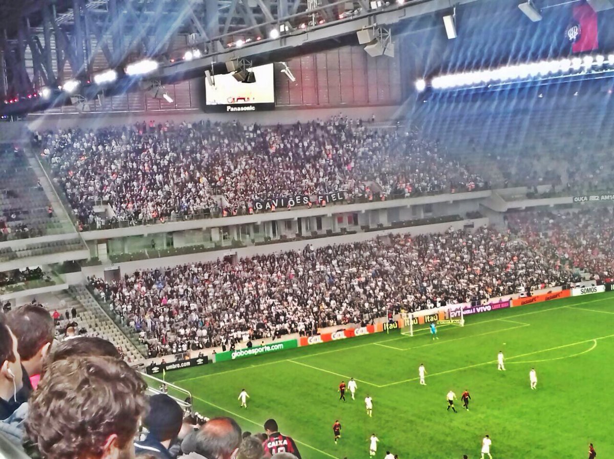 _desde1910's tweet photo. Essa torcida não merece ver Romero e Lucca no ataque. A fiel deu show na Arena da Baixada. NUNCA VOU TE ABANDONAR! https://t.co/T4DPKHLOOP