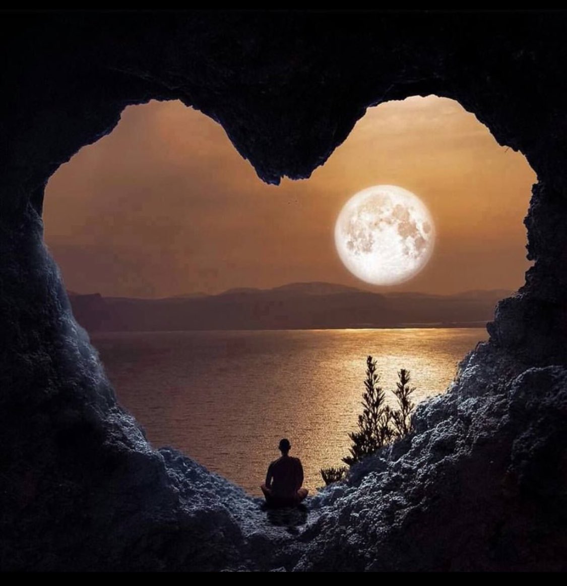 joybellabella's tweet photo. Wherever you are, you're in the right place. So let yourself enjoy the view. #peace #trust https://t.co/yAlcb93mLI
