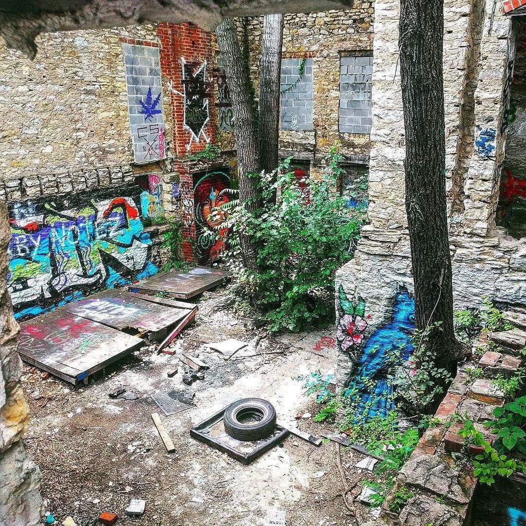 drusepth's tweet photo. Living life in a comic book 🌋🎨🎃 #art #graffiti #castle #architecture #doublegram #latergra… https://t.co/6Lhz2RkpHY https://t.co/w22zWCR5Th