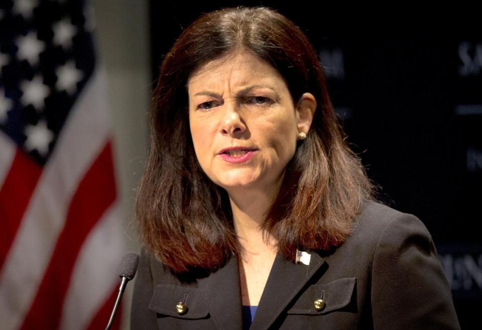 BostonGlobe's tweet image. Senator Kelly Ayotte, despite harsh criticism from Donald Trump, still supports him bos.gl/lGX4zSO