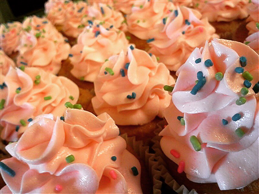 This cupcake collection is a great option for those looking to fill a classroom with happy students! #eatsweet