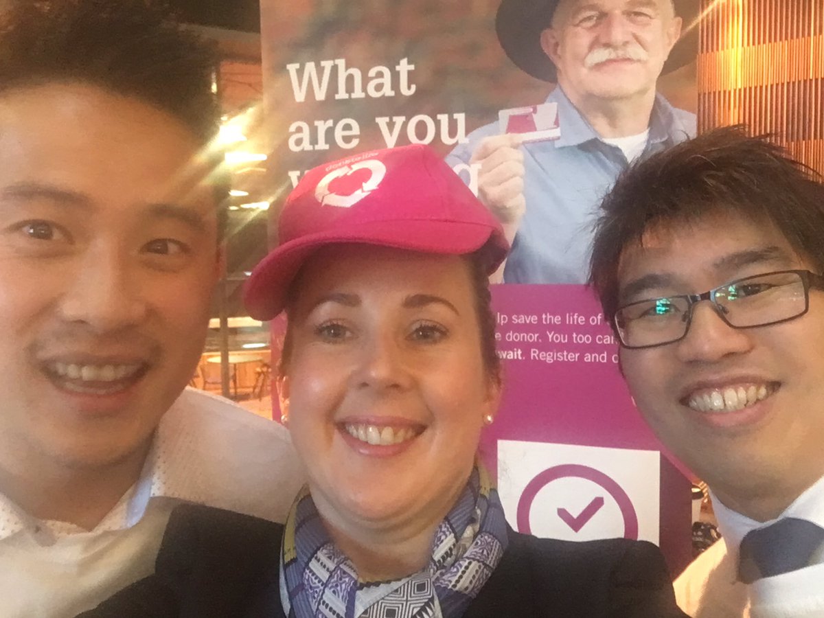 little_sjh's tweet photo. #endthewait @donatelifetoday #DonateLife team in action signing up organ donors to save lives,gr8 cause 🚑👍🏽👨‍👨‍👧‍👦 https://t.co/oDnZ8qL2nc