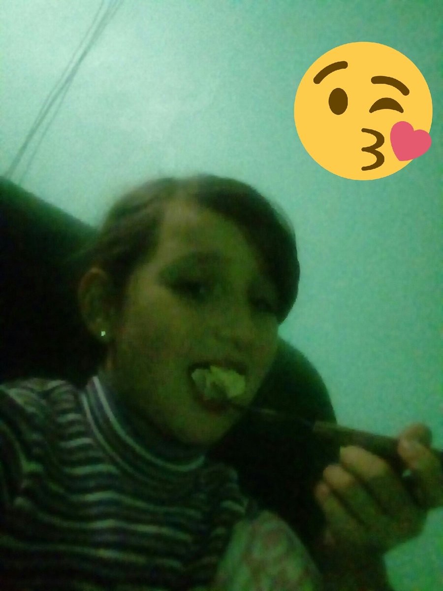 LuizeDeLima1's tweet photo. Comendo xis https://t.co/bXpHyWSK0Z