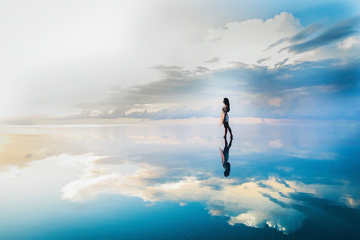 Infinity pool at Huvafenfushi Maldives