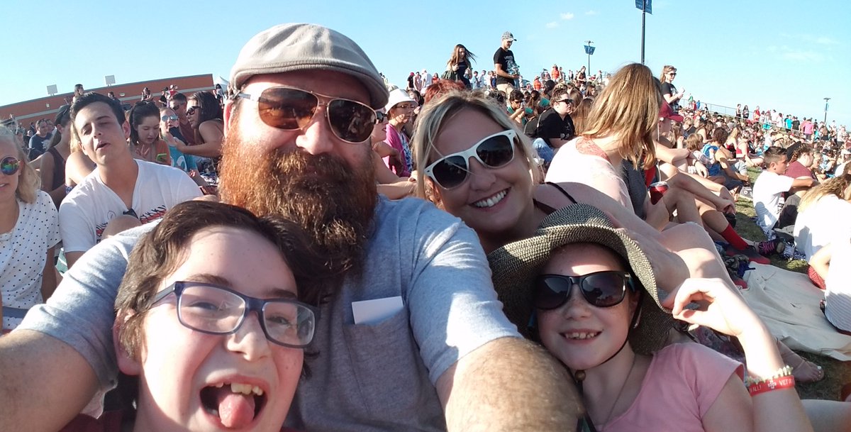 vegitateme's tweet image. #amplivefeed @twentyonepilots  #samsungselfies  The amp is where it is @