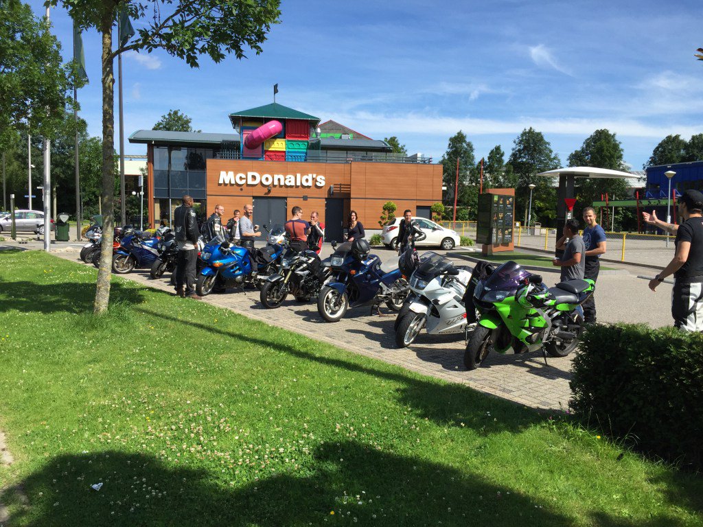 RandyJC's tweet image. Nieuwe Blog: Motorrijden als Beginner - "Iemand zijn rijbewijs kwijt en de ander had een… randy.wtf/2016/08/03/mot…