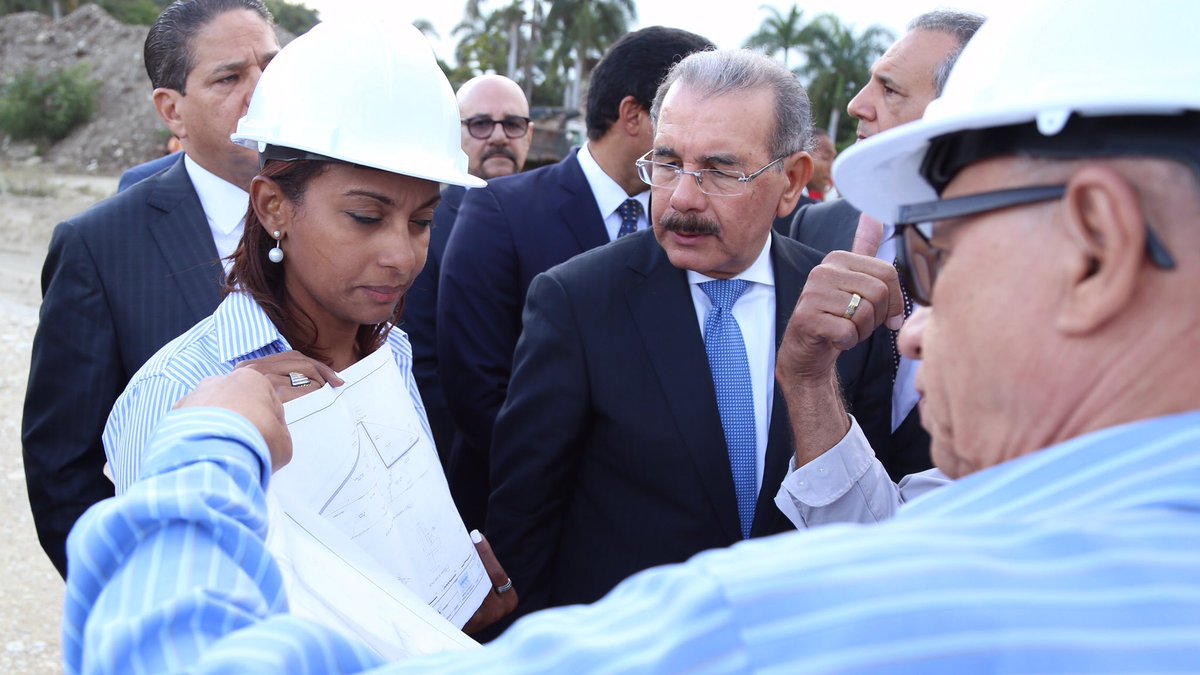 AndresValdezRD's tweet photo. #PresaDosBocas, #VisitasSorpresa; @DaniloMedina inspecciona ejecución de la obra hidráulica. https://t.co/Zc585VwtXP https://t.co/BavE468qbD