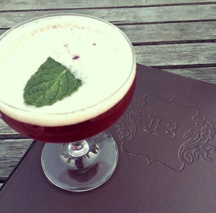 bbarsf's tweet photo. Your π«--day #happyhour starts now! $1 Oysters, $6 sangrias, $5 beers & $7 wine. See you soon! #BbarSF https://t.co/EBvGnFlQyd