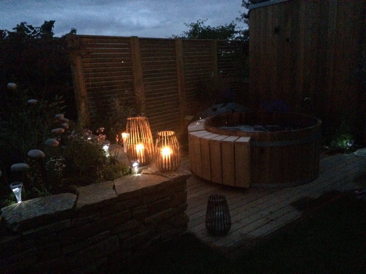 samjhunter's tweet photo. @TheaPitcher @queenofspades00 @daviddomoney @LoveYourGarden2 @FrancesTophill https://t.co/4DtuZH5ukH