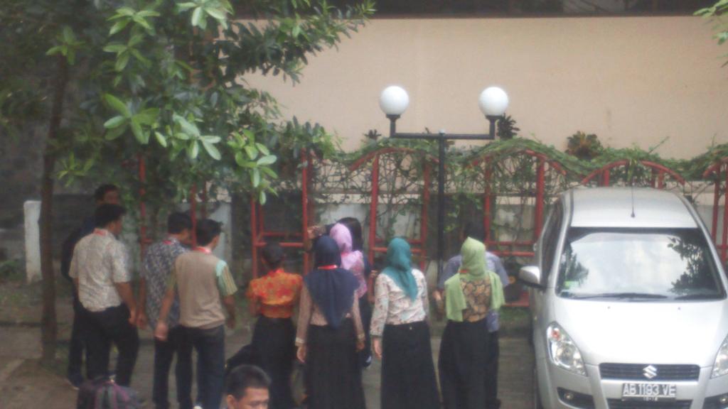 Polgovisme2017's tweet photo. Para maba DPP FISIPOL UGM melakukan latihan jingle dan yel2,semoga sukses! 🙌 https://t.co/CHDQVtf5E7