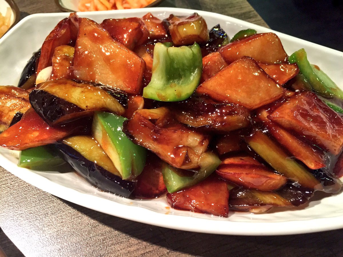 everydaymukbang's tweet photo. 사당 동성양꼬치...진쟈마싯다..일단 사당성민보다고기가더크고 더쌈..지삼선이참취향ㅈ임..기름진건똑같은데..어째서이렇게 입이더부룩하지않을가..여기마파두부도그렇고 https://t.co/ZavDSE1Zin