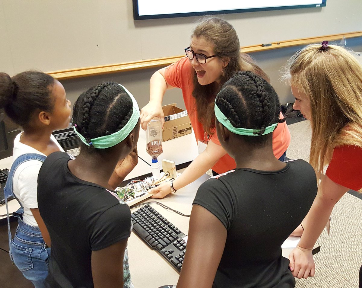 YCreatorSpace's tweet photo. This pic pretty much says it all! Ms. Katie & all the @DDIworld leaders are AWESOME!! #BestSummerEver #uspark #STEM https://t.co/53RJEbqFmc