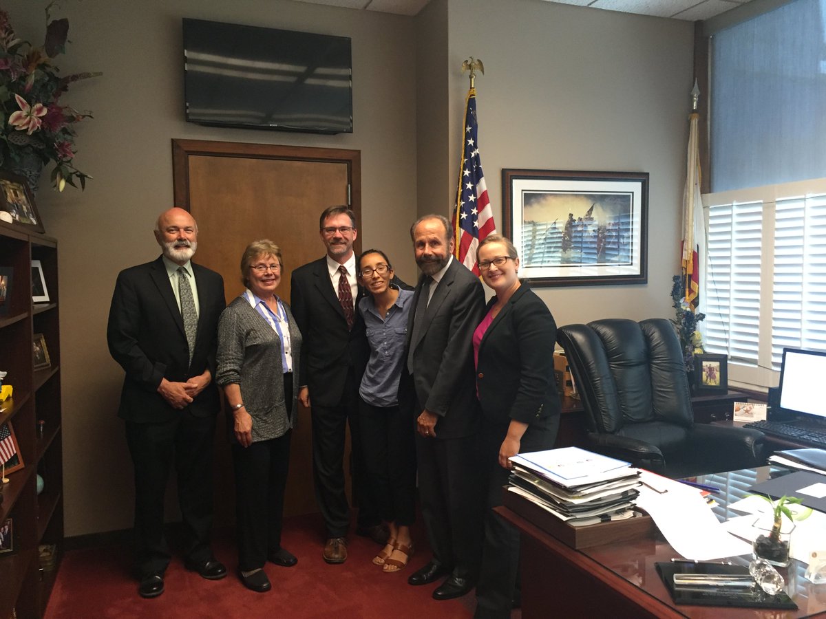 TransForm_Alert's tweet photo. Our State Policy Director Joshua Stark meets w/ Senator Jerry Hill at #GreenCalifornia Advocacy Day. #EJ https://t.co/qnwBGivP5n