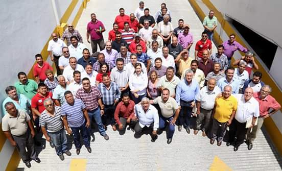 ALBERTOCROC's tweet photo. Sostuvimos reunión en @PRICoahuila con la finalidad de mejorar el servicios de transporte gracias @Veronica_mtz https://t.co/l9bh4gvRUB