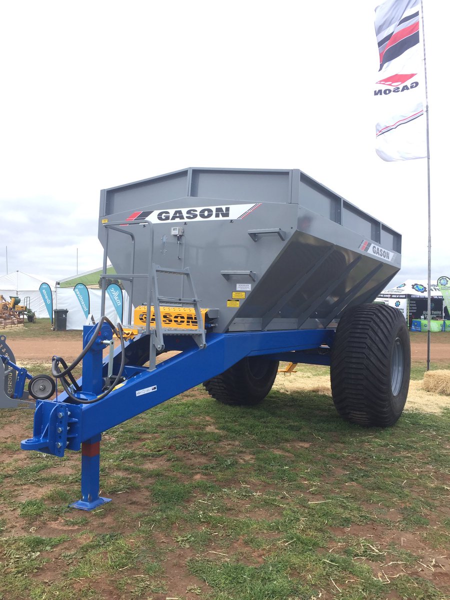 MarkSaundeye's tweet photo. Gason's new trailed spreader #Speedfielddays @KondininGroup https://t.co/LEfIGR2ccl