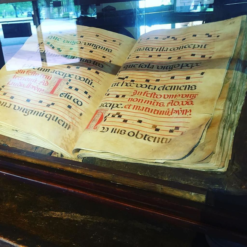 pnherdz's tweet photo. That one time I saw a really old music book #spanishmonastery #latergram #miamilife https://t.co/pVzH9irNLV https://t.co/3t9UXEB8Fc