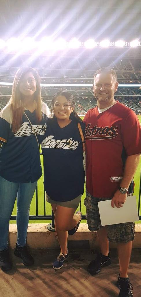 MichaelGHam's tweet photo. Tanya's first ballgame! @astros @alkatash @JuliaMorales #astrosmmp https://t.co/OeusPH8grR