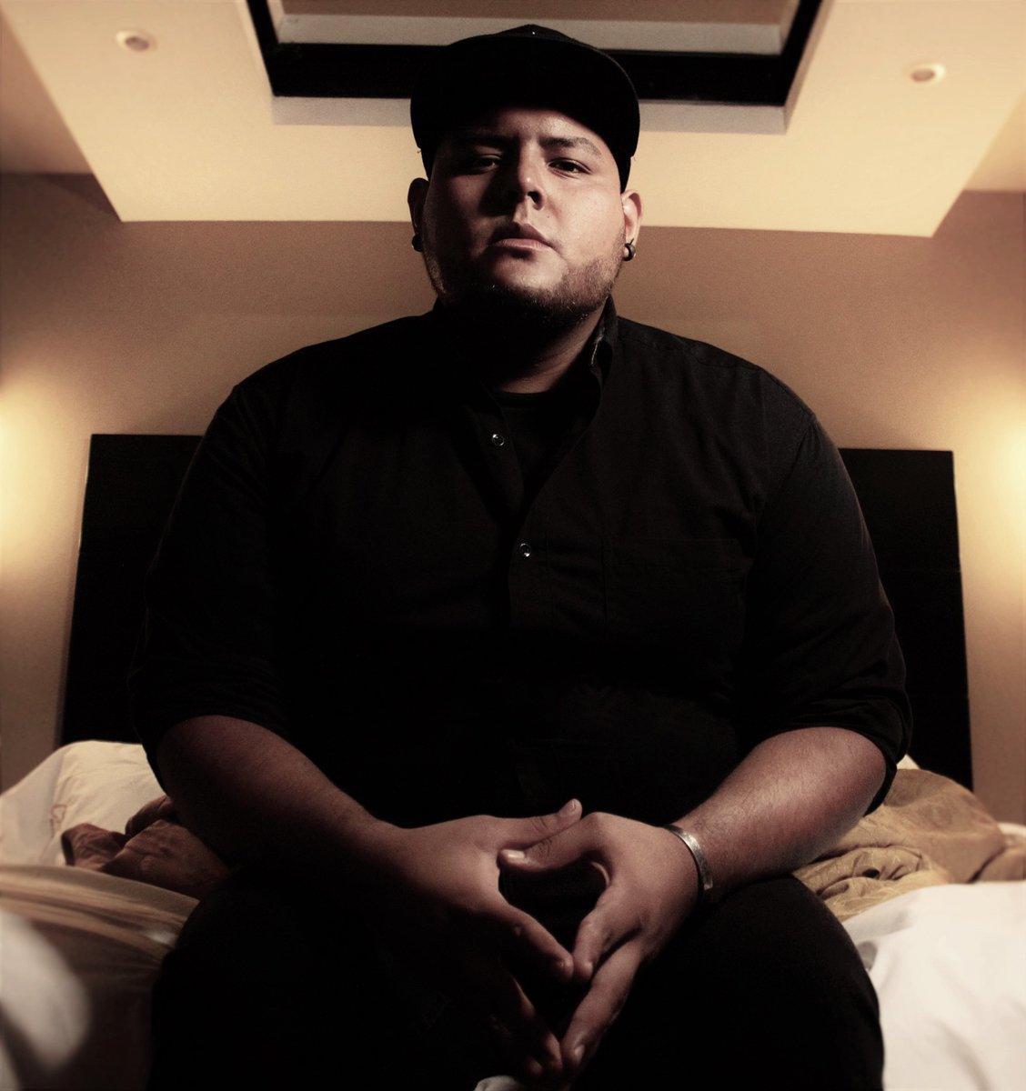 krazy_ml's tweet photo. "Con empeño estoy buscando el sueño que le prometí ha ese niño solitario que vive dentro de mi" #KrazyFlow #MLFam! https://t.co/fDcLwHr2uj